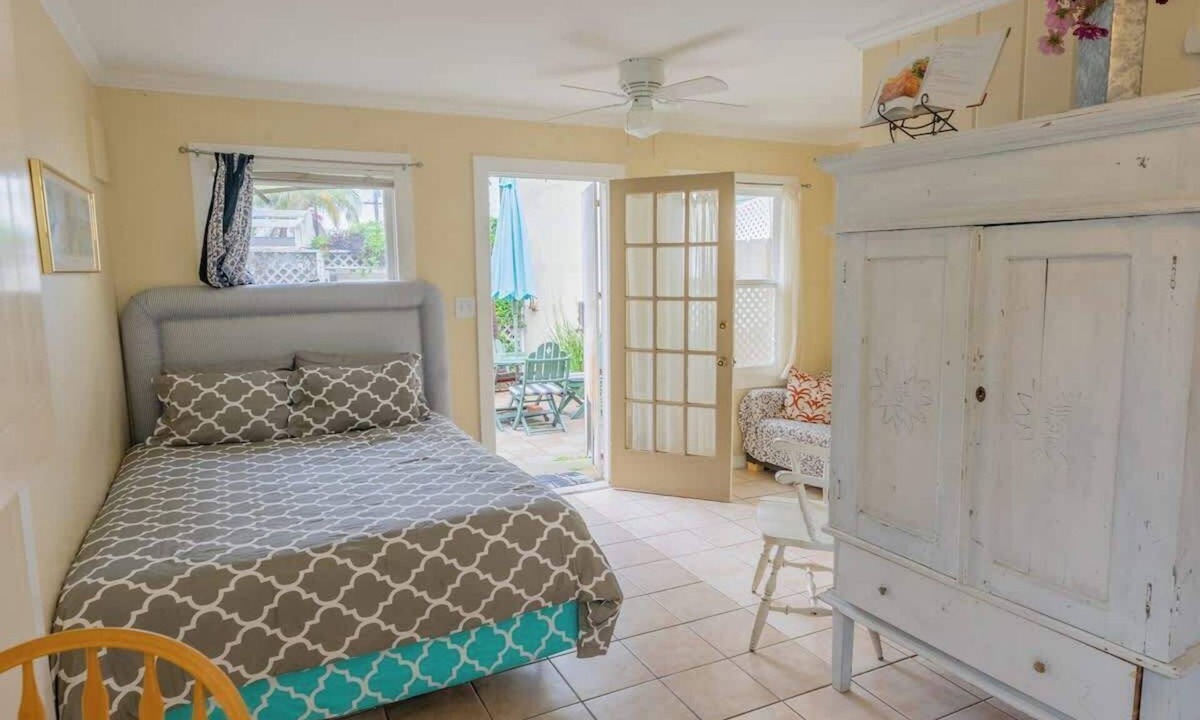 Beach Barber Tract Cottage | Villa Solana Secret Surf Shack 5minute walk2Beach