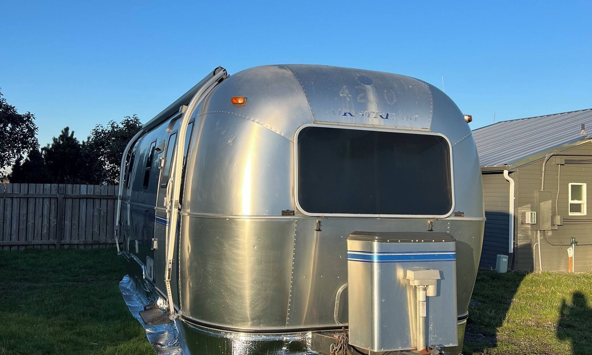 Oak Harbor House | Vintage Airstream at the Airport