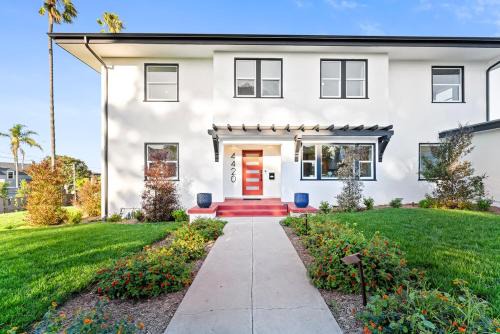 Point Loma Heights Villa | Vista Voltaire