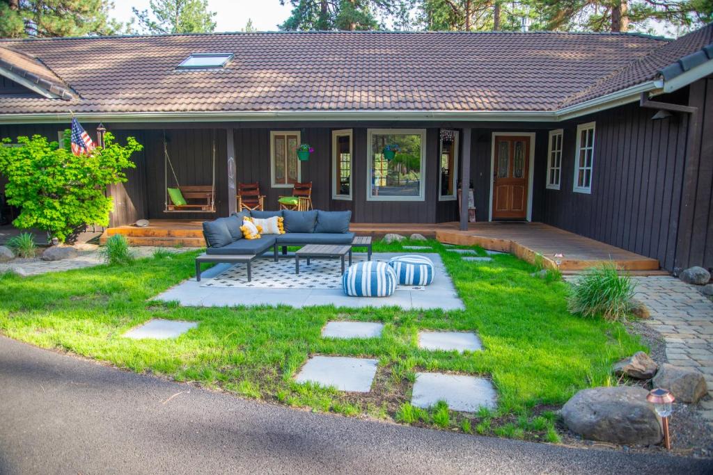 Sisters House | Wagon Wheel Home