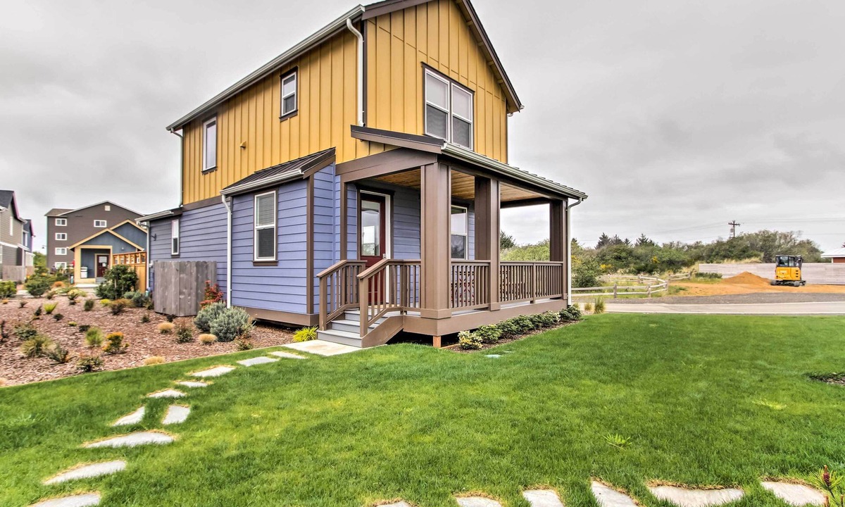 Ocean Shores House | Walk to Beach: Ocean Shores House w/Hot Tub