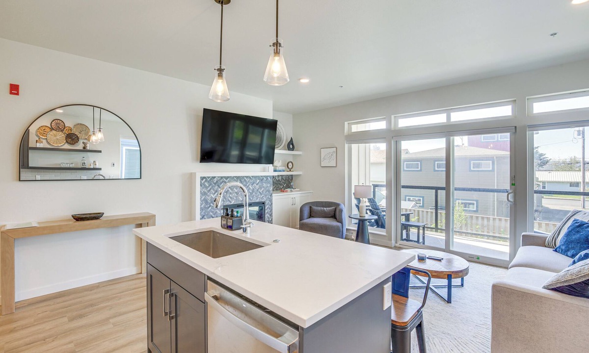 Lincoln City Apartment | Walk to Beaches: 'siletz Bay Bliss' Townhome
