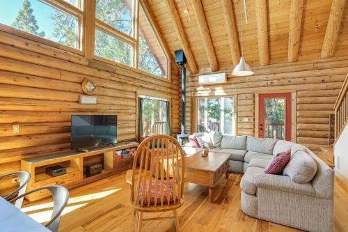 Groveland House | Walk to Pine Mountain Lake: Spacious Family Cabin