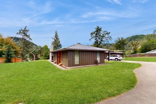 Myrtle Creek Apartment | Walk to River: Myrtle Creek Studio Near I-5