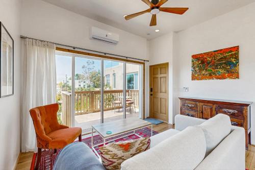 Del Mar Heights House | Walk to Torrey Pines Beach! 'Beachwalk Bungalow'