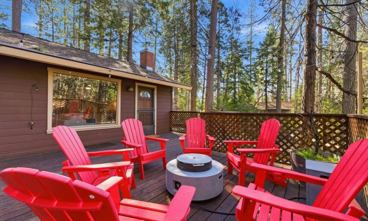 Twain Harte Cabin | Walk to Town - Lake Access - Huge Deck