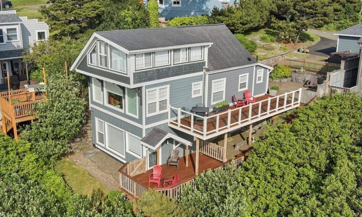 Newport House | Walkable to Beach, Bayfront, Breweries