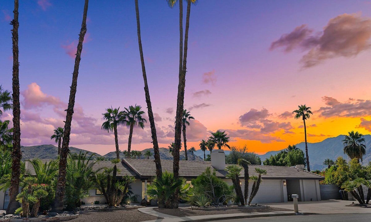 Palm Springs House | Walking On Sunshine - Beautiful Palm Springs Retreat