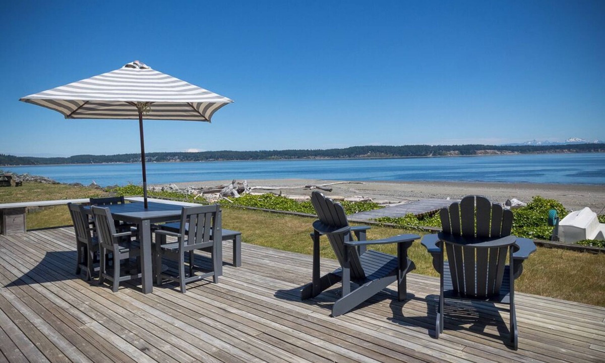 Langley Cabin | Waterfront cabin w/incredible views & beach access.