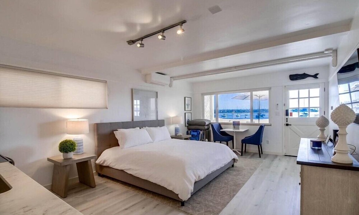 Central Mission Beach Condo | WaterFront * Exclusive View Patio * Ground Level * A/C