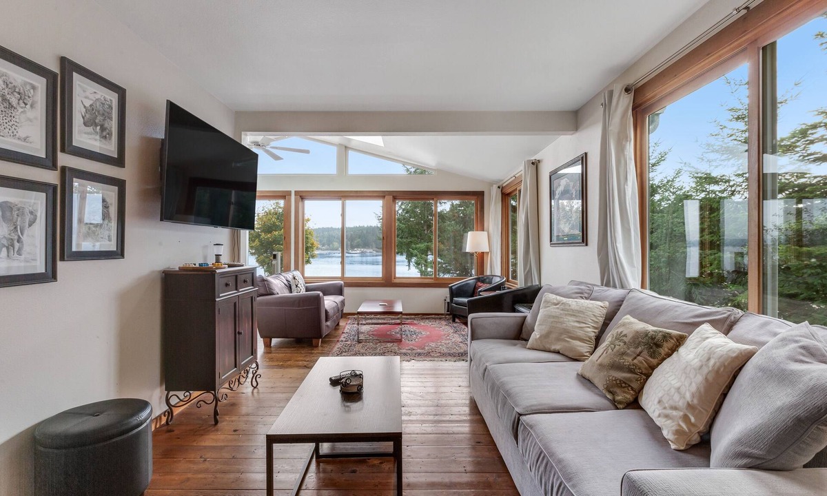 Seabeck House | Waterfront house & cottage with private beach, kayaks, SUPs, 4 decks - dogs OK