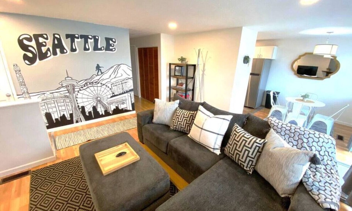 Bremerton Villa | Waterview 2 Bedroom, Pet Friendly Duplex Unit