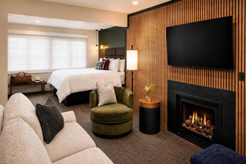 Golden Rectangle Hotel | Wayside Inn