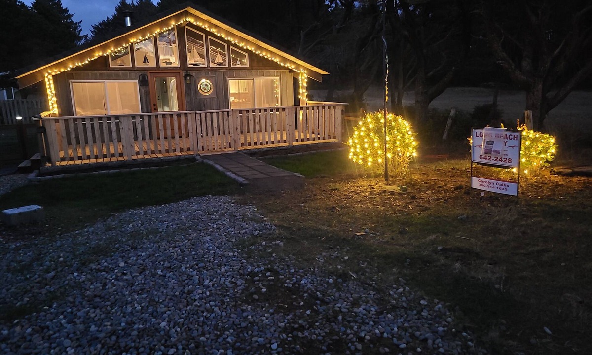 Klipsan Beach Cabin | Welcoming 3-bedroom cabin in Ocean Park