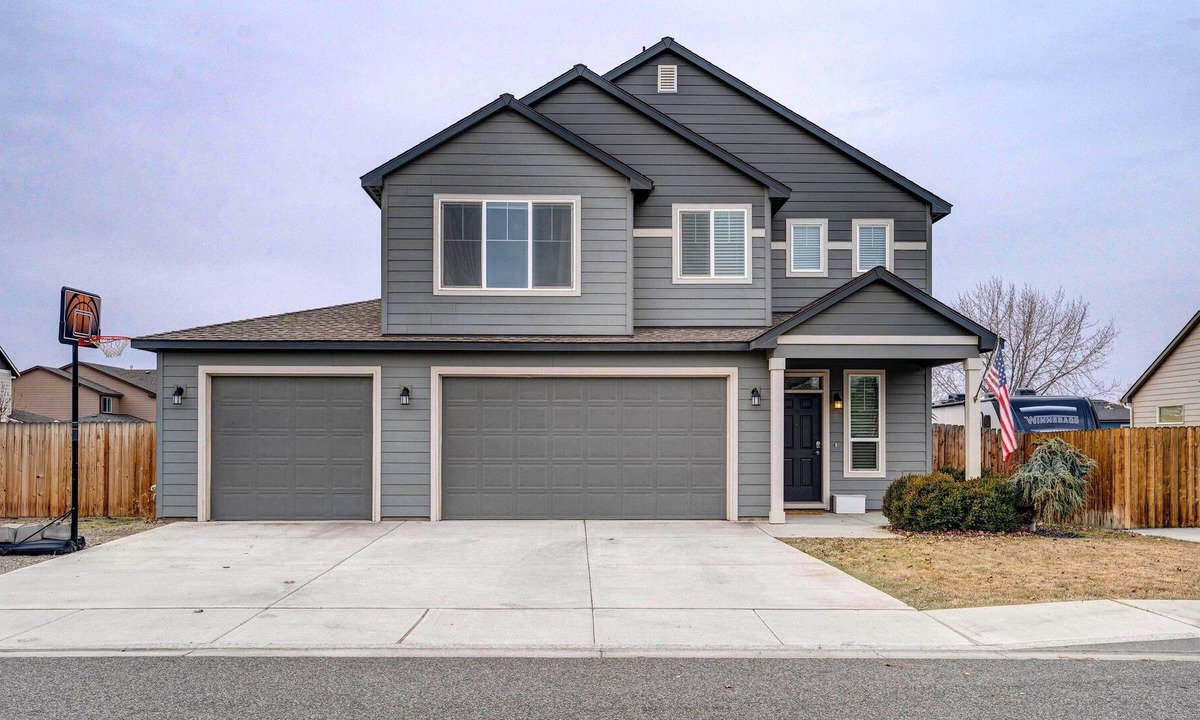 West Richland House | West Richland House: Home Gym & Fire Pit!