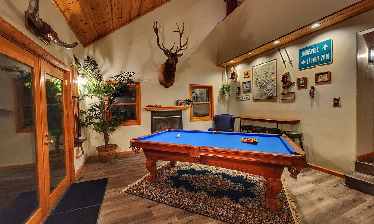 Portola Cabin | WhereGroupsGather:Sleeps10 HotTub FirePit GameYard