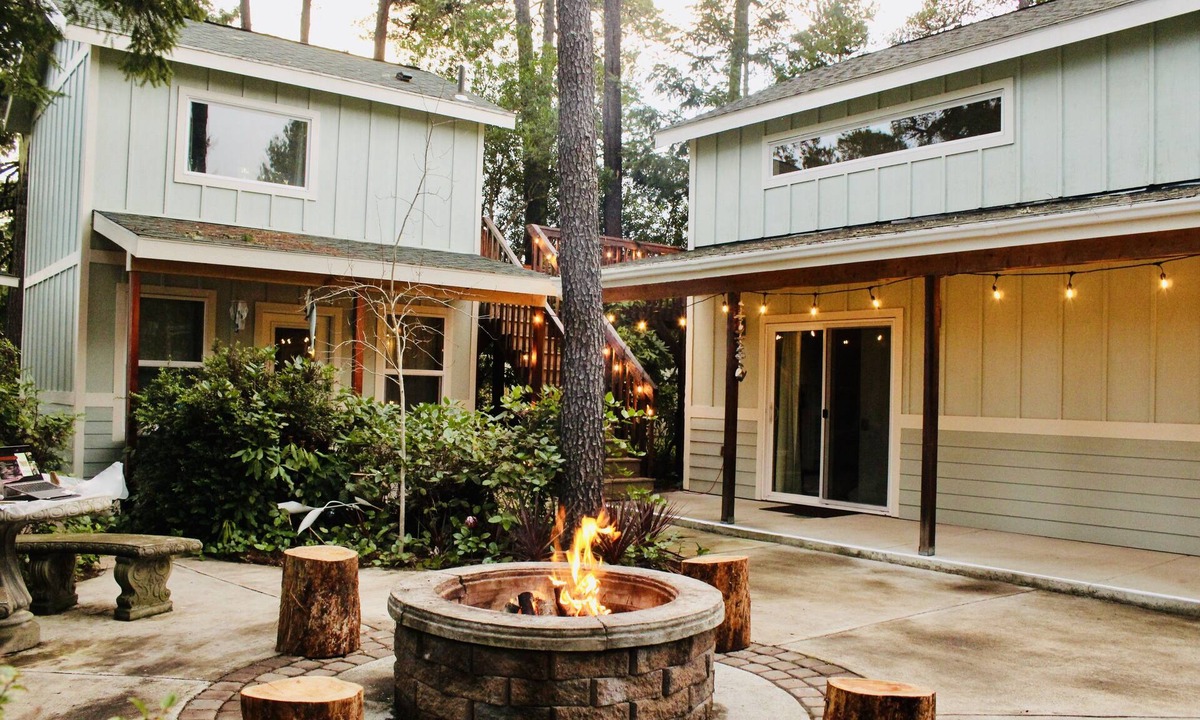 Lakeside House | Whispering Pines ~ Home & Guesthouse ~ Dunes nearby & Gated ATV parking