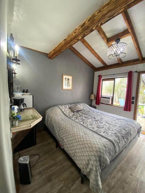 Squaw Valley Apartment | White Oak Suite