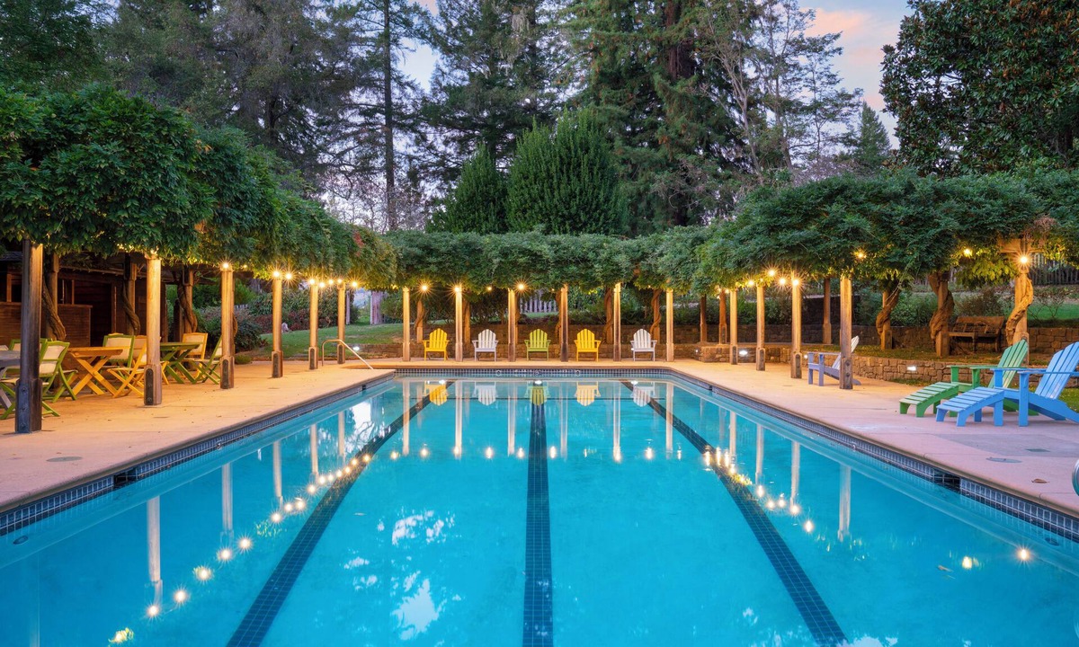 Anderson Valley House | Wild Iris Retreat- Family Friendly Anderson Valley Estate with Pool, Sleeps 15