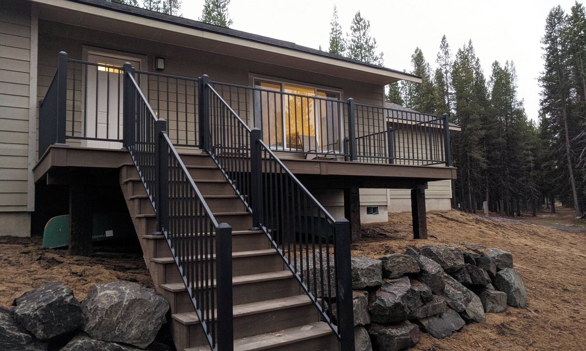 Crescent House | Wild Woods - Cascades Riverside Retreat