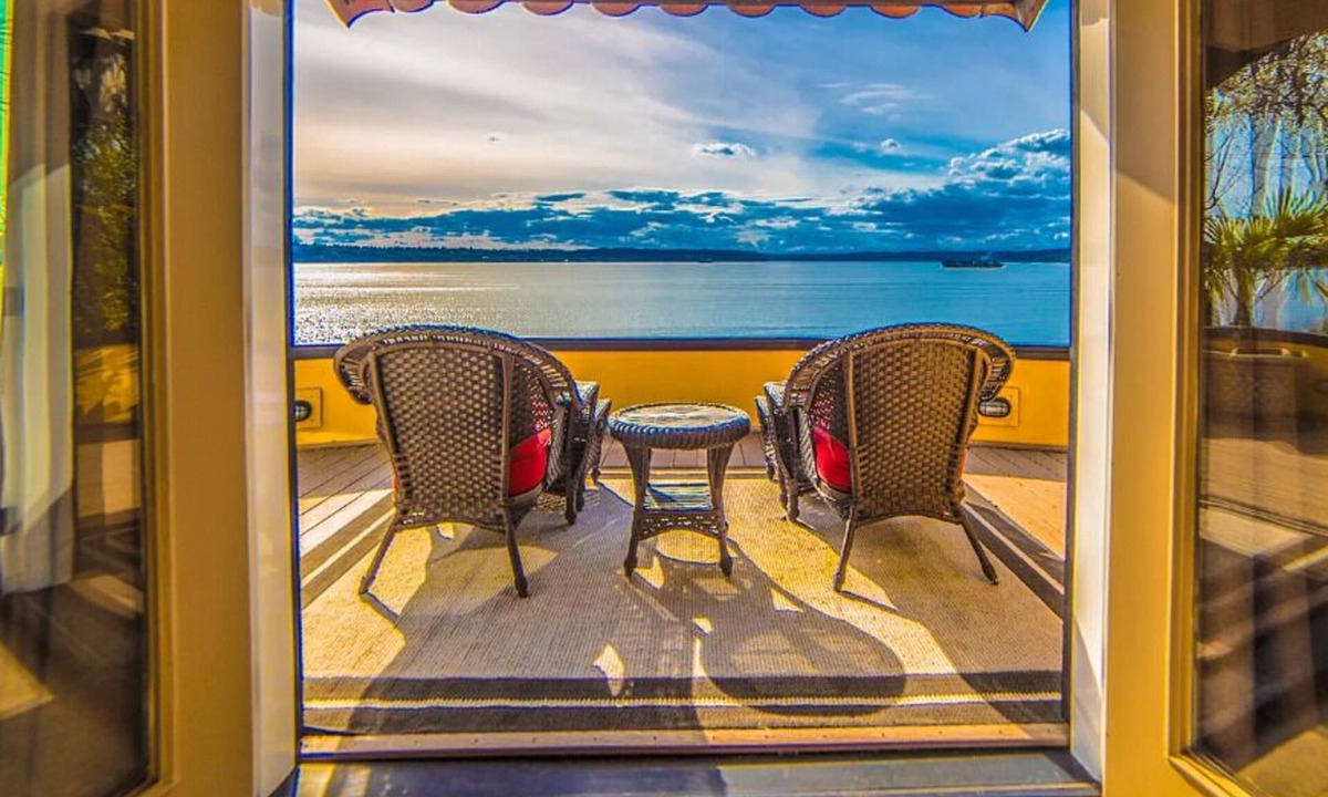 Tacoma Villa | Wildlife Viewings! Stunning Water View Sunsets-Dble Chefs Kitchen-Double Decks