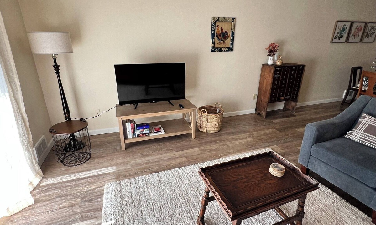 Monmouth Apartment | Willamette Valley Hub