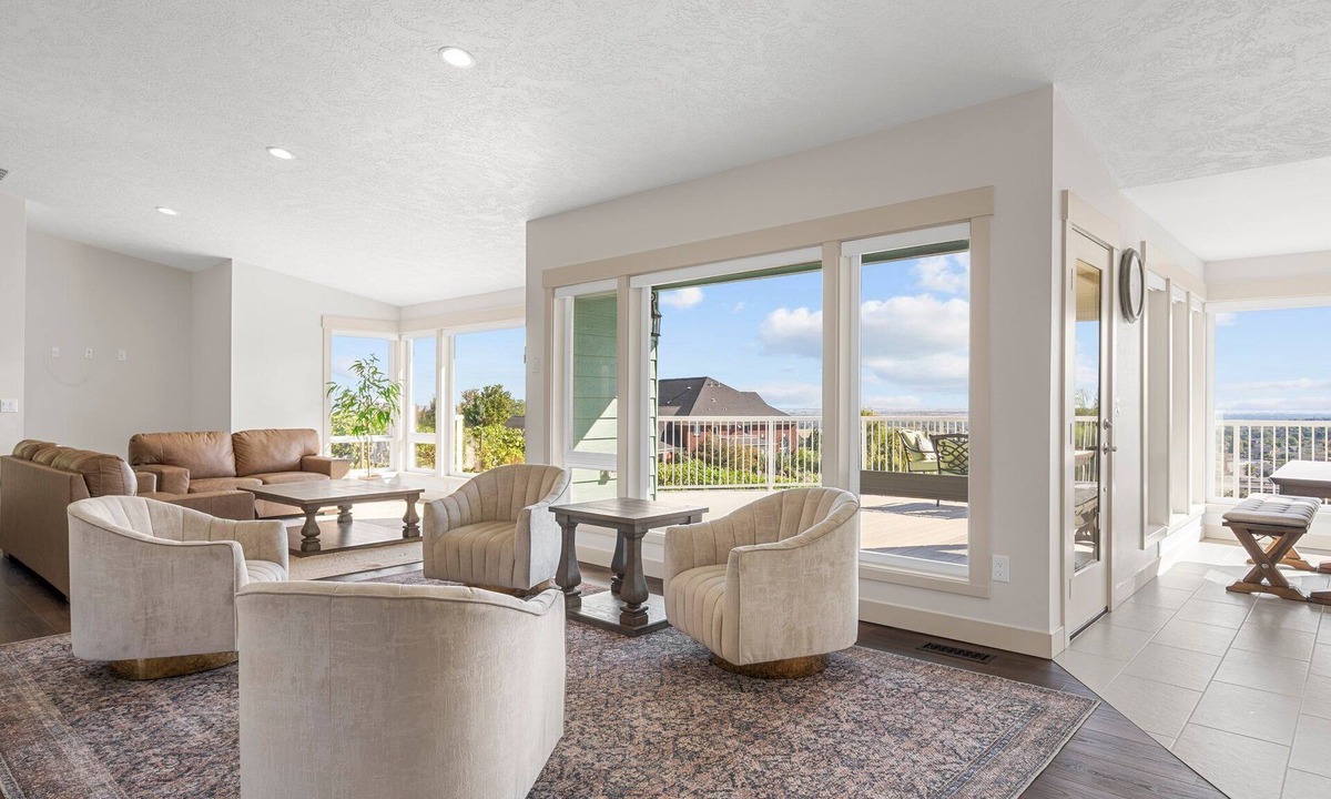 Benton County House | Willow - 5 Bedroom 5 Bathroom-Private Hilltop Home