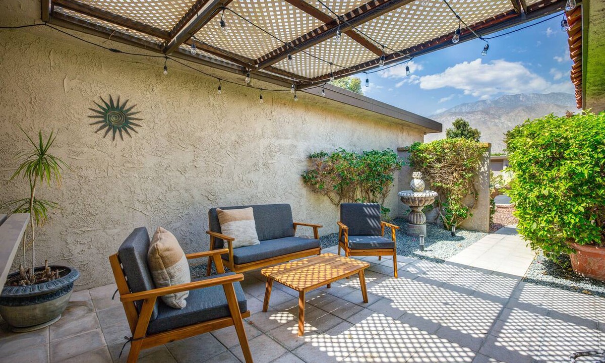 Sunrise Vista Chino Condo | Winter with us in beautiful sunny Palm Springs!