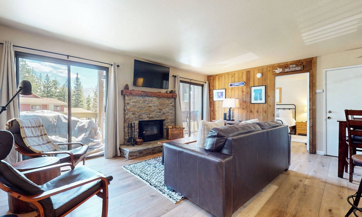Mammoth Lakes Condo | Woodsy & Secluded, Pool & Hot Tub On-site. Walk to The Village & Lake Basin