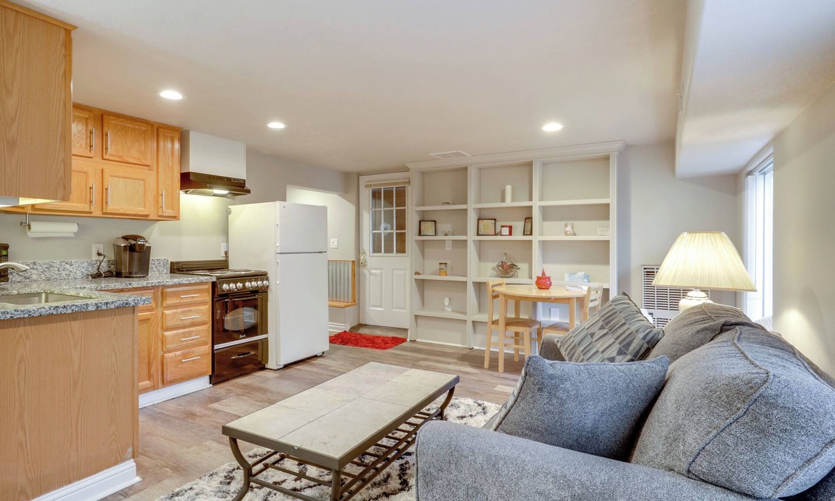 West Salem House | Work & Play! Apt 3 Mi to Dtwn & Salem Hospital