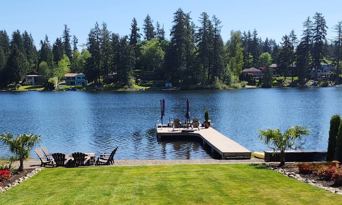 Maple Heights-Lake Desire House | World Cup Score! Gated Retreat on a Beautiful Private Lake.
