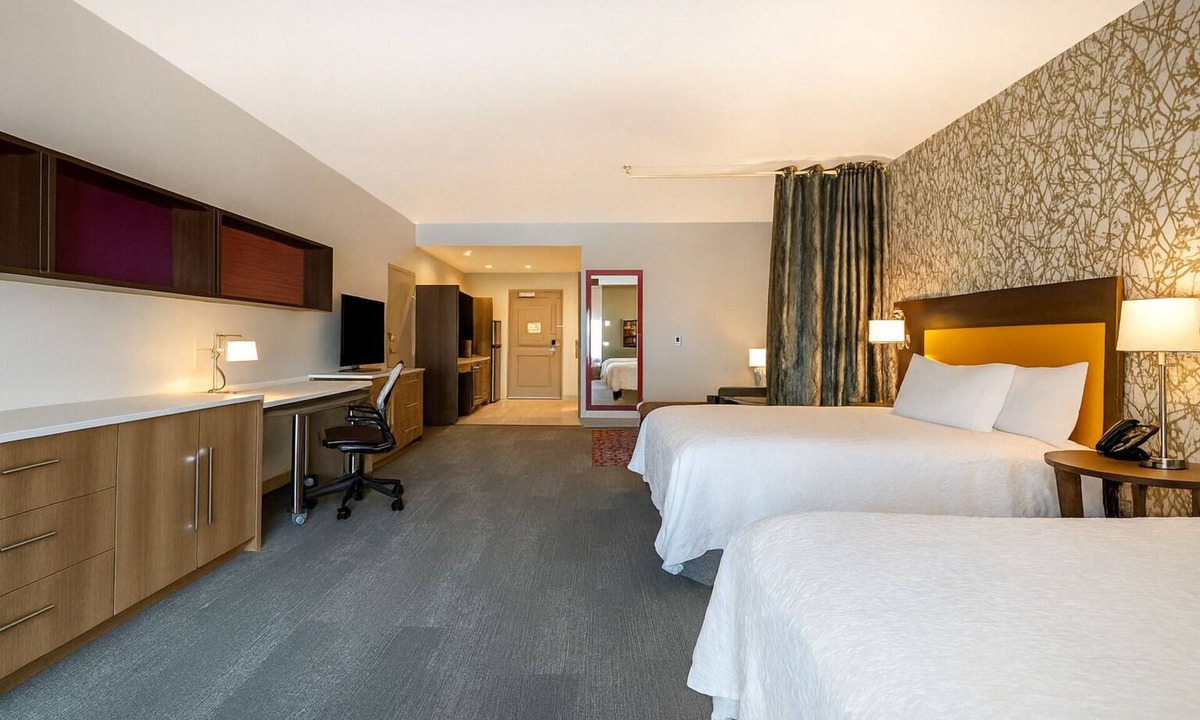 Centennial Hills Hotel | Your Perfect Vegas Stay! Outdoor Pool, Free Breakfast, Pets Allowed!