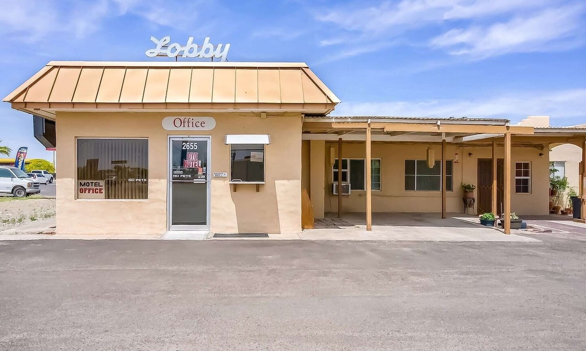 Yuma Apartment | Yuma AZ|Cozy Queen Bed