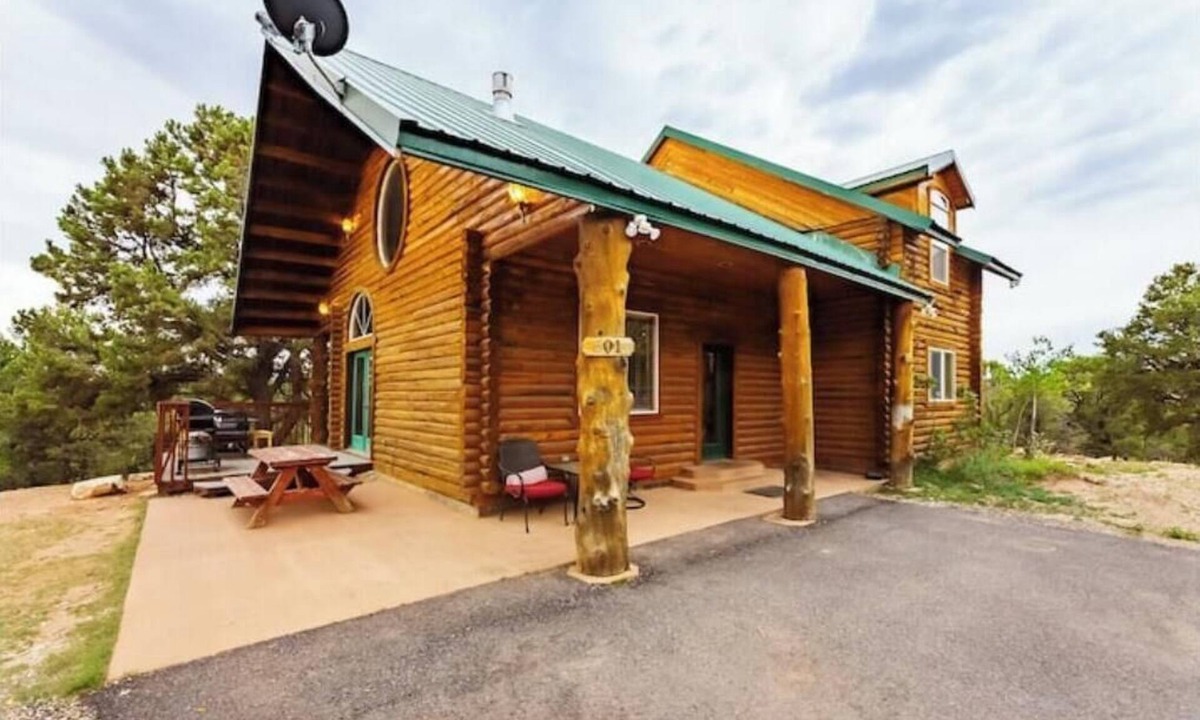 Zion National Park East Entrance House | Zion Views- The Ranch House +Resort Access