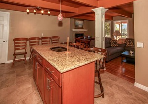 1812 - Mountain Top Grove - Free Ski/Board Rental Home