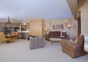 Bear Cave- Big Sky Shoshone Ski in/Out condo-Gondola adjacent!