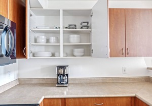 Bright Bellevue 1BR w/Courtyard & W/D, close to shopping, by Blueground