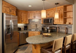 Cozy Condo + Gas Fireplace | Enjoy Ski-in/Ski-out