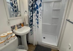 ITH San Diego Beach Bungalow Surf Hostel