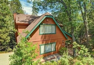 Lake Arrowhead LARGE family cabin in the forest. DUEL Suite. Privacy. Hot tub