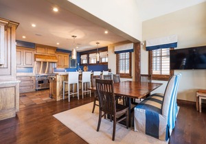 Last-Minute Savings! Cottage with Ski-in/Ski-out Access and Private Hot Tub!