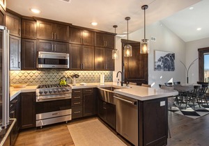 Park City Blackstone 3L: Cozy 2BR condo in Canyons Village, sleeps 8 with mountain views.