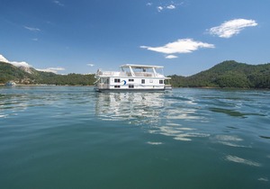 Shasta Marina at Packers Bay Thoroughbred Houseboat.