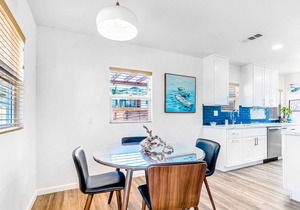 Stylish San Diego retreat in a great location with patio, W/D & full kitchen