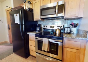 Sunstone 127 Modern Condo At Sunstone Lodge with Great Complex Amenities near Ski-In Ski-Out by RedAwning