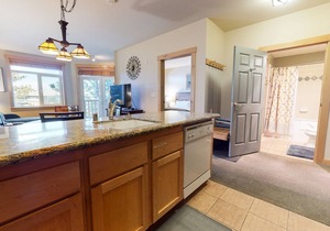 Sunstone 127 Modern Condo At Sunstone Lodge with Great Complex Amenities near Ski-In Ski-Out by RedAwning