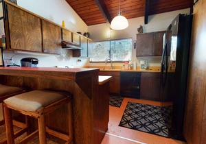 Vintage & Spacious Cabin Get-a-way! Near The Village & Pool On-Site
