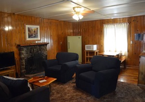 Whispering Pines - Cabin 28 (2 Bedroom Family Style Unit)