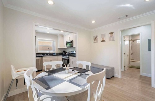 Burbank House | ৎ୭Serene Home in Central Burbankৎ୭ 2 bedrooms,wifi