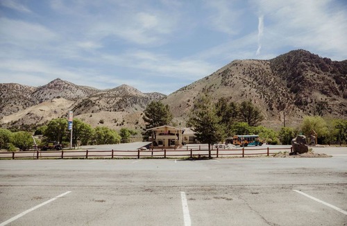 Sevier Apartment | 0124) Candy Suite 124